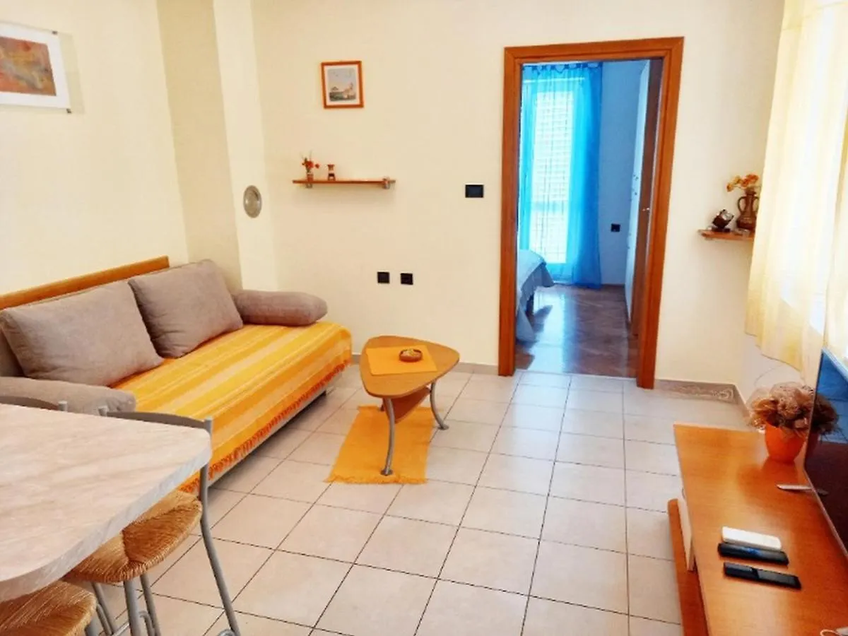 Apartment Medak Cres