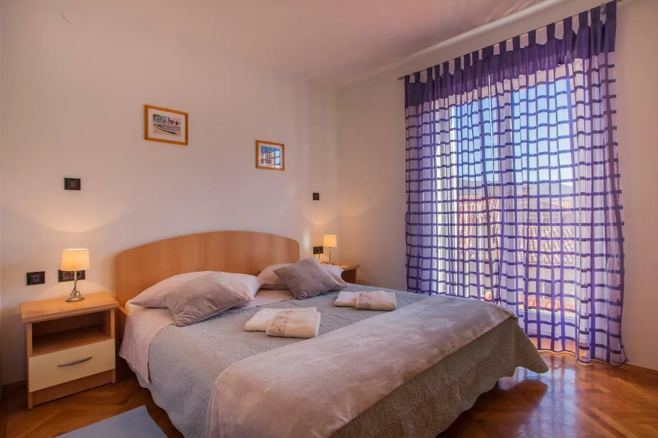 Apartment Medak Cres
