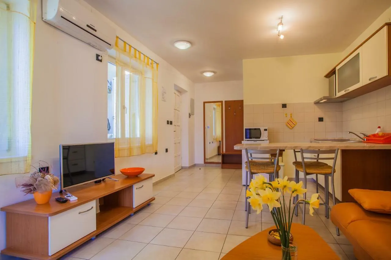 Apartment Medak Cres